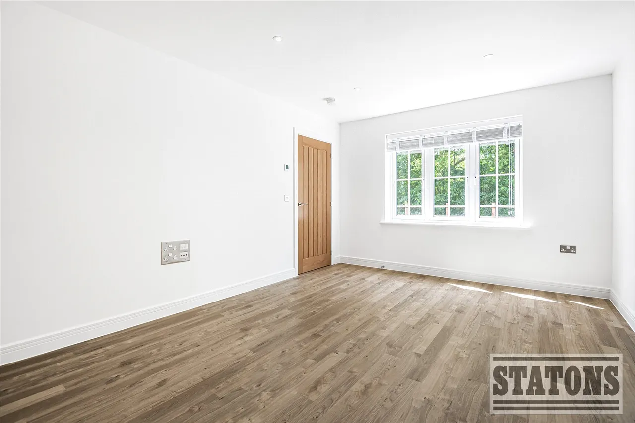 King George's Vale, Coronation Avenue, Cuffley, Potters Bar, EN6 4FH, photo 9