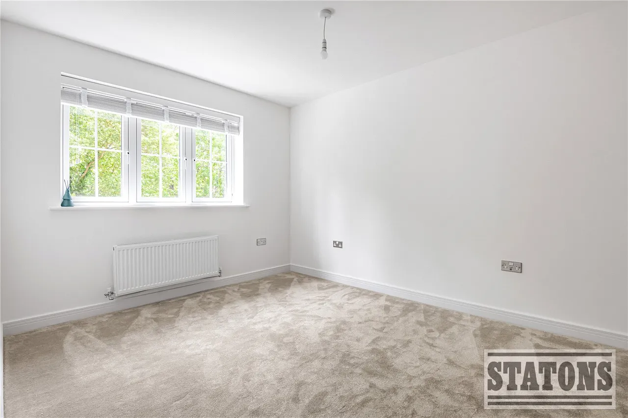 King George's Vale, Coronation Avenue, Cuffley, Potters Bar, EN6 4FH, photo 15