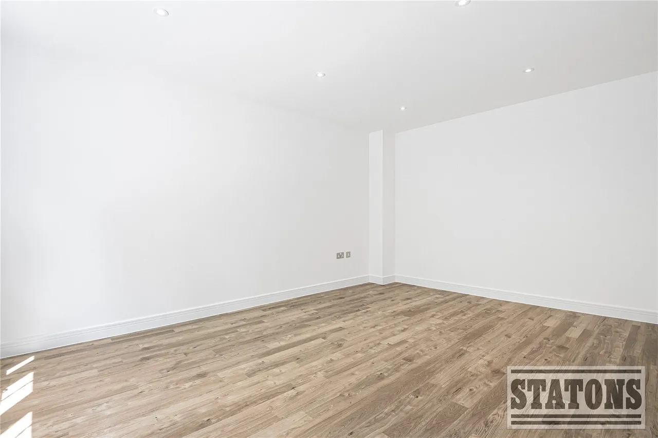 King George's Vale, Coronation Avenue, Cuffley, Potters Bar, EN6 4FH, photo 10