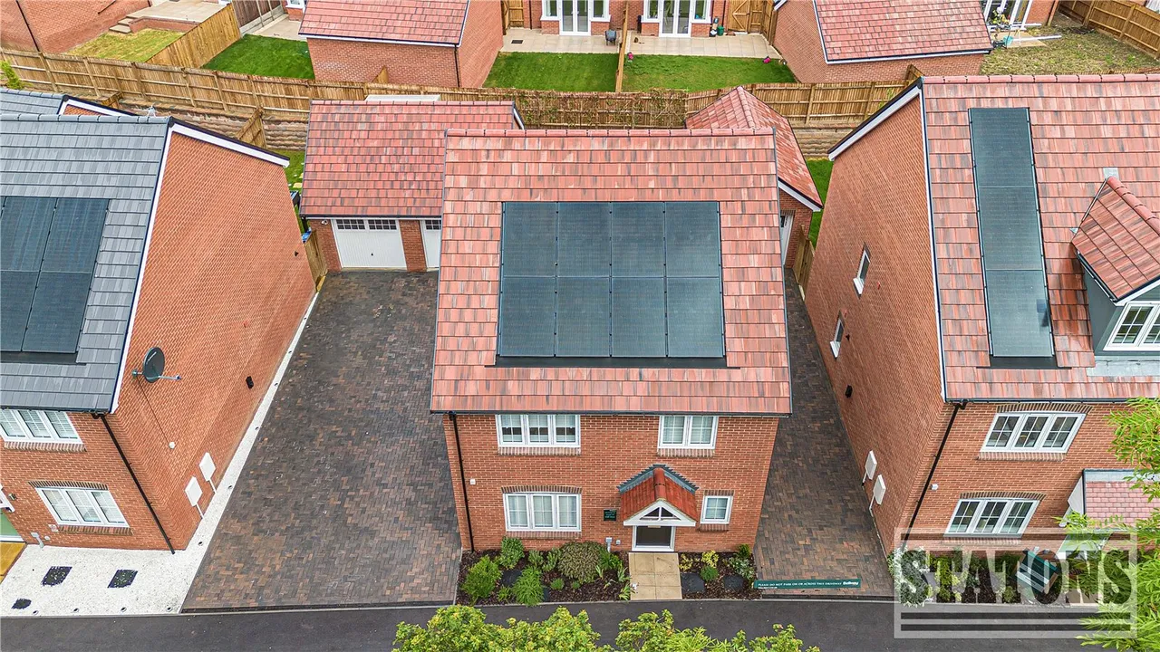 King George's Vale, Coronation Avenue, Cuffley, Potters Bar, EN6 4FH, photo 25