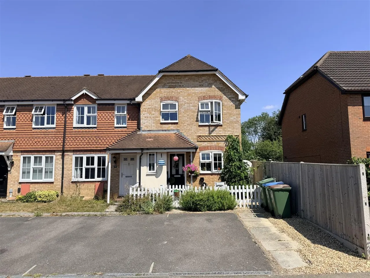 3 bed house for sale — Ropeland Way, Horsham, West Sussex RH12 5NY