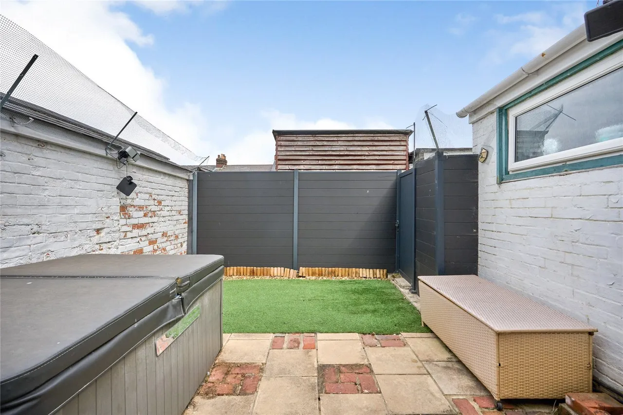 Bedford Row, Newport, PO30, photo 6