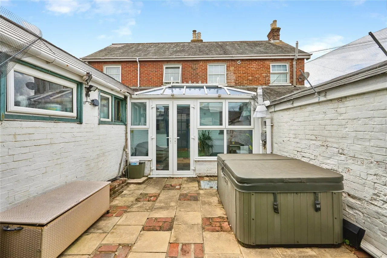 Bedford Row, Newport, PO30, photo 5