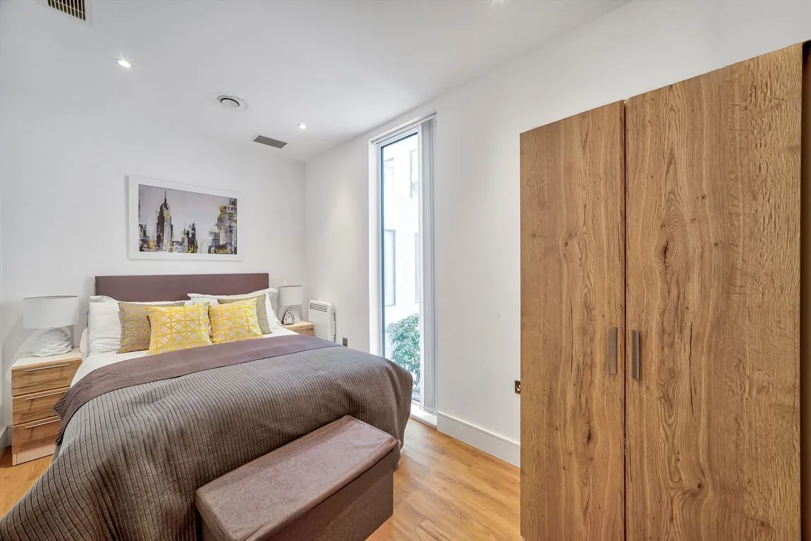 West Gate, W5, photo 6