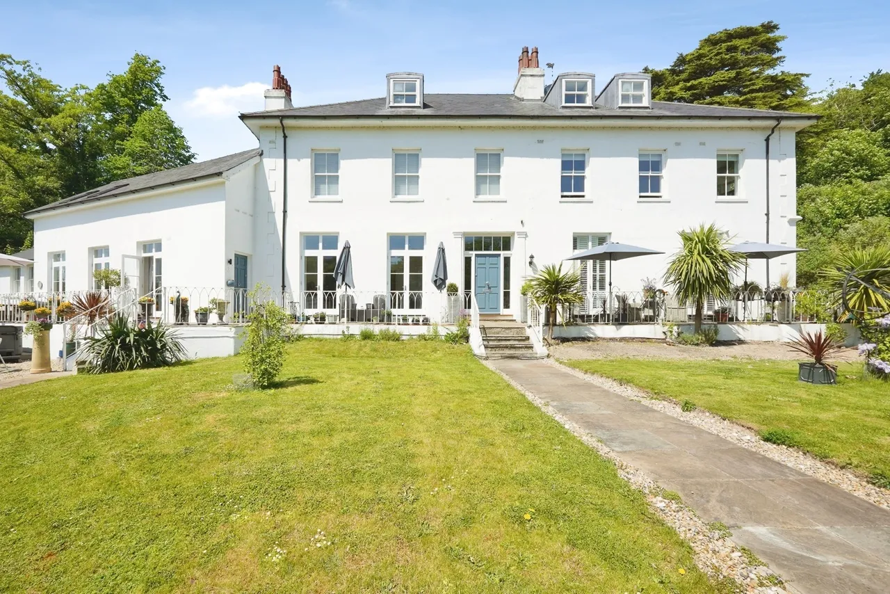 2 bed flat for sale — Alkham Road, Temple Ewell, Dover, Kent, CT16