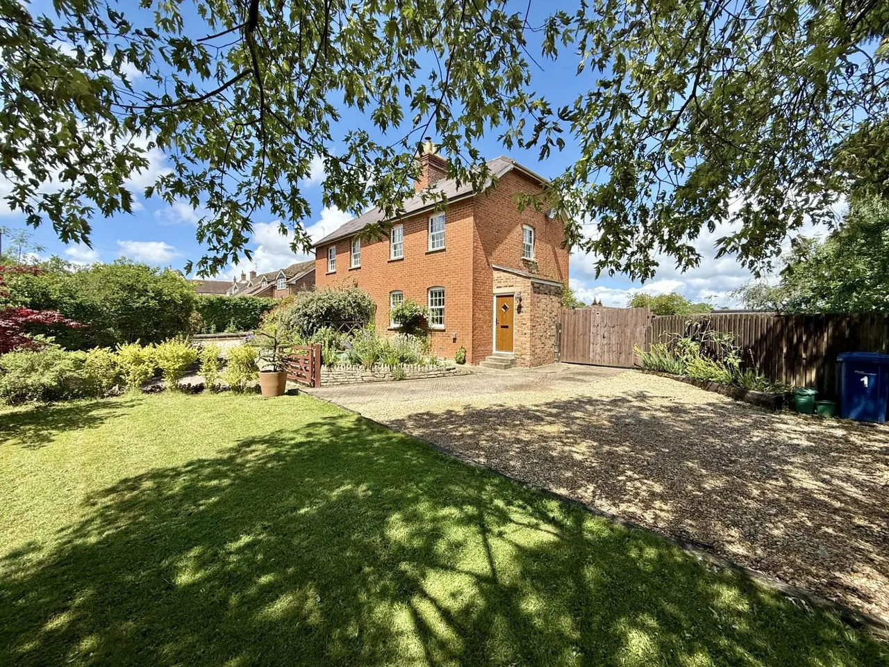 3 bed house for sale, Maisemore, GL2