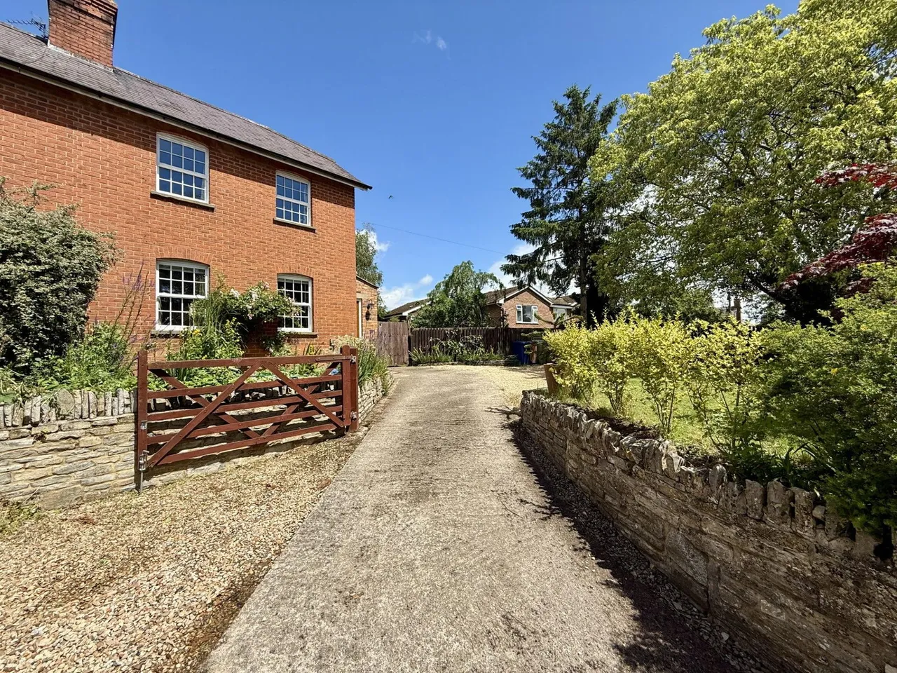 Maisemore, GL2, photo 10