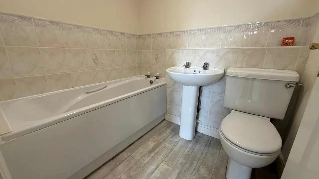 Wakes Close, Bourne, PE10, photo 13