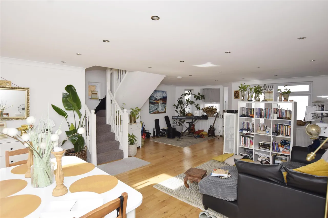 Mostyn Avenue, Wembley, HA9, photo 5
