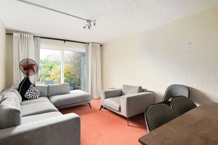 Conway Drive, Ashford, TW15, photo 2