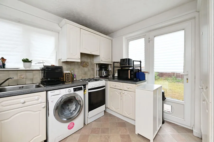 Conway Drive, Ashford, TW15, photo 3