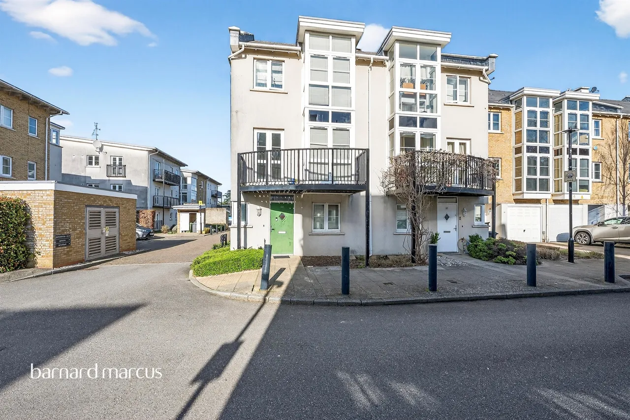 4 bed house for sale — Revere Way, Epsom