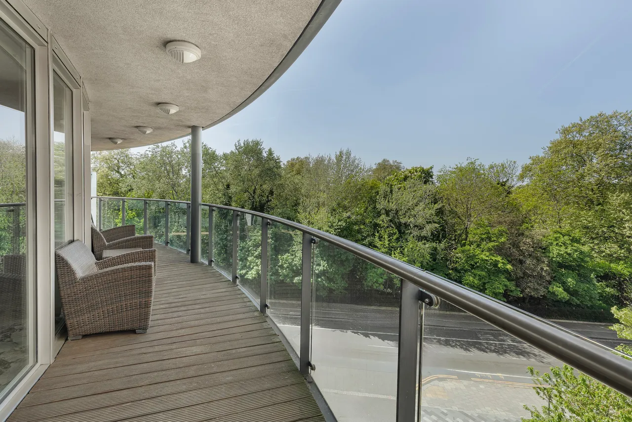 The Bridge, Queenstown Road, Battersea, South West London, photo 5