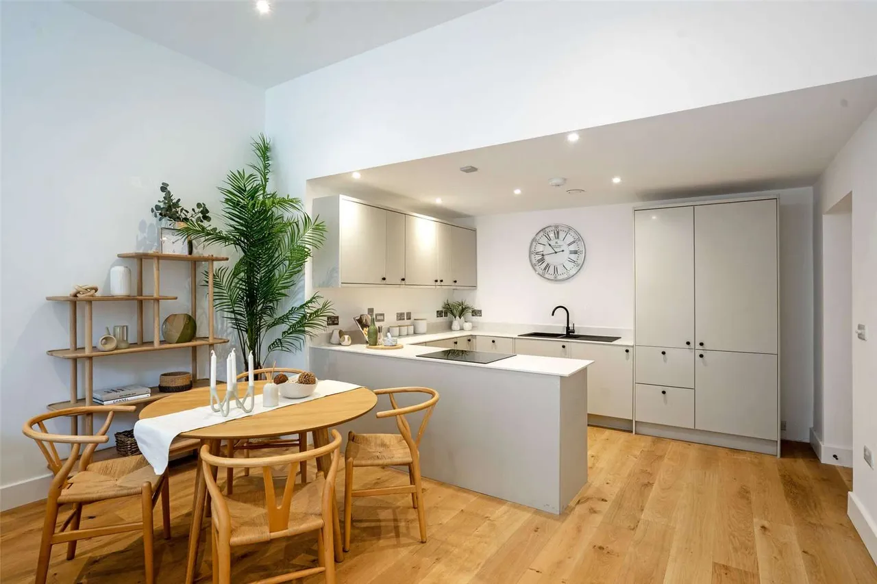 Bay Court, 2-6 Bay Road, Clevedon, Somerset, BS21 7BT, photo 7