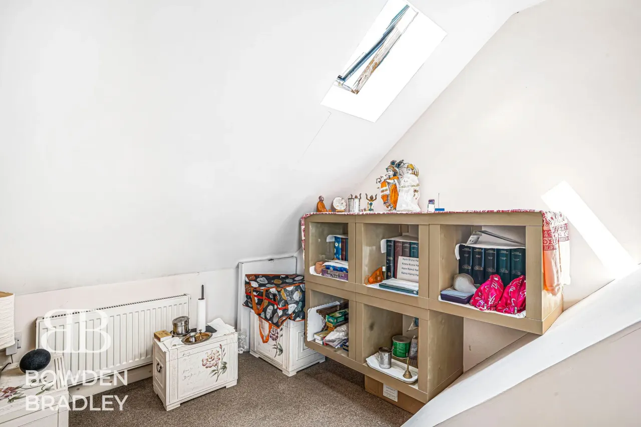Applegarth Drive, Ilford, IG2, photo 16