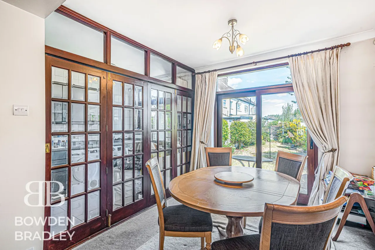 Applegarth Drive, Ilford, IG2, photo 6