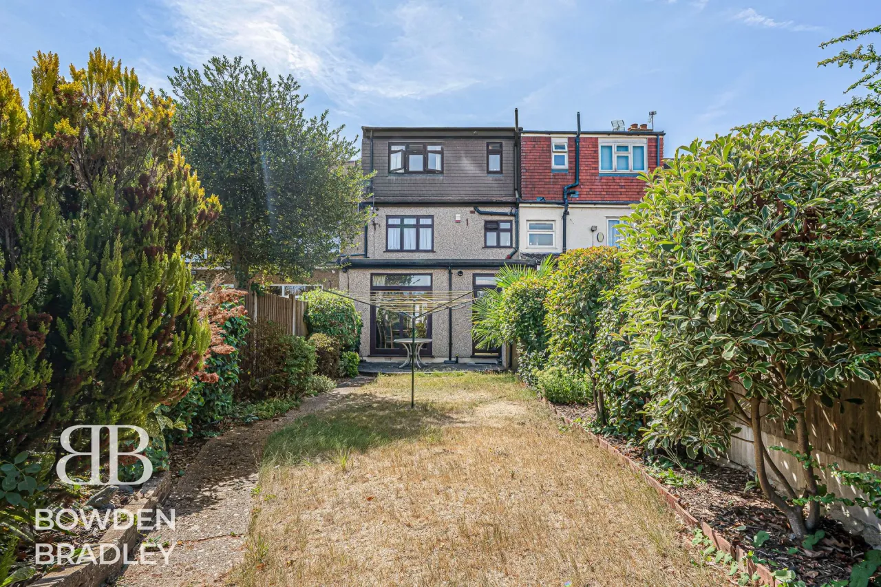 Applegarth Drive, Ilford, IG2, photo 19