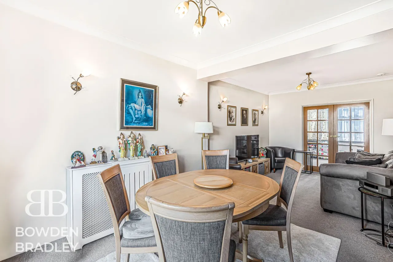 Applegarth Drive, Ilford, IG2, photo 5