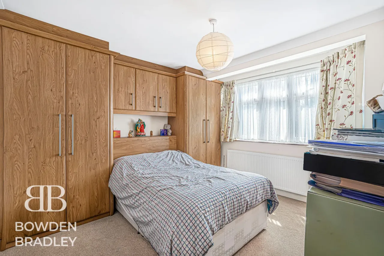Applegarth Drive, Ilford, IG2, photo 13