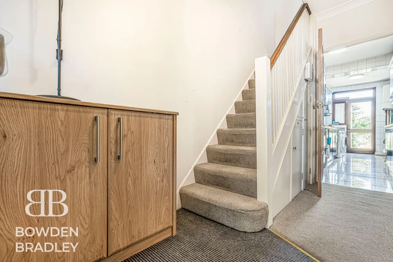 Applegarth Drive, Ilford, IG2, photo 9