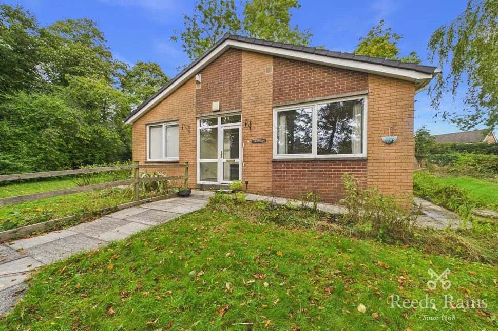 3 bed house to rent — Padiham Road, Burnley, Lancashire, BB12
