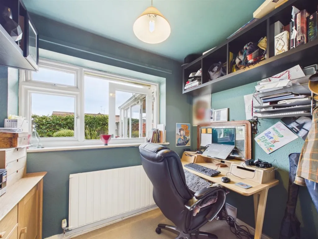Broughton Avenue, Aylesbury, photo 14