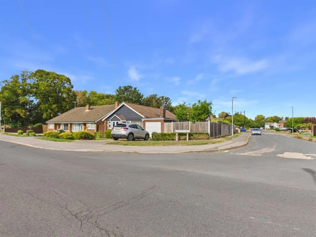 Broughton Avenue, Aylesbury, photo 16