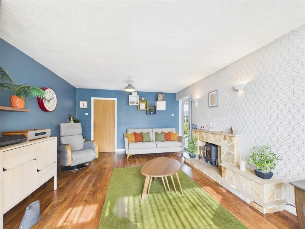 Broughton Avenue, Aylesbury, photo 6