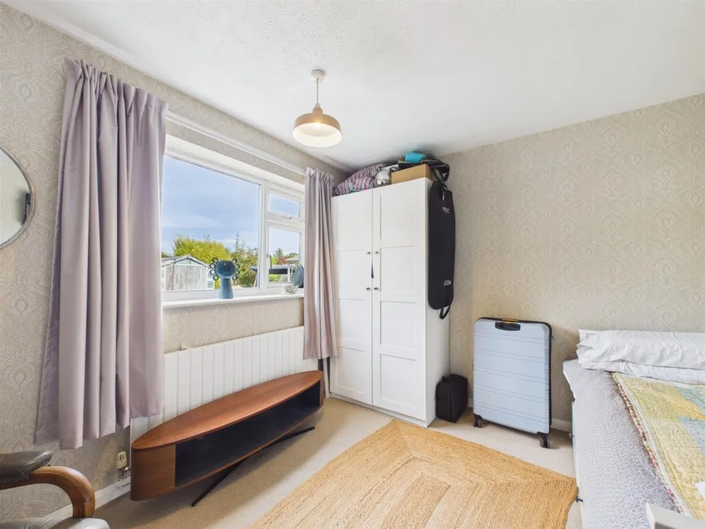 Broughton Avenue, Aylesbury, photo 13