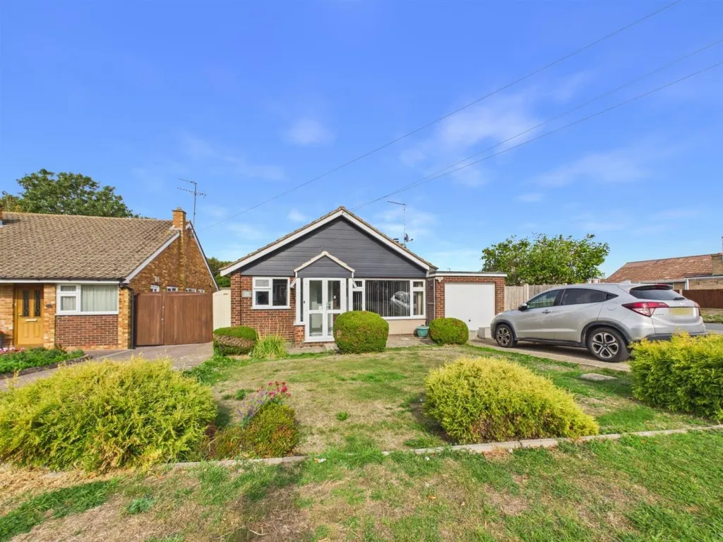 4 bed house for sale, Broughton Avenue, Aylesbury