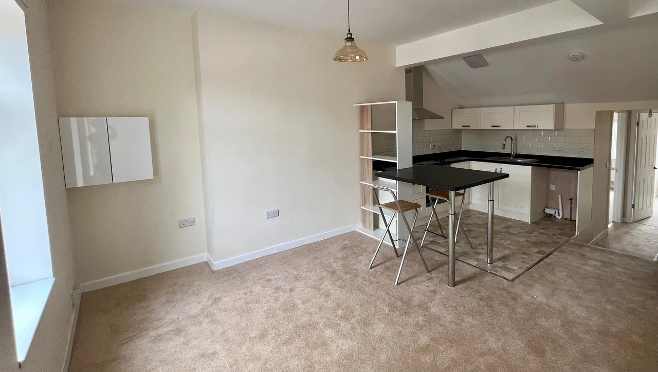 2 bed flat to rent — High Street, New Whittington, Chesterfield, S43