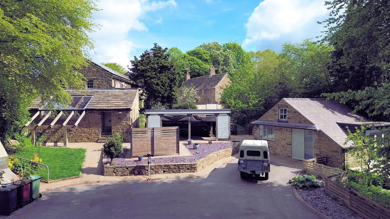3 bed barn conversion for sale, Green Lane, Dronfield, S18
