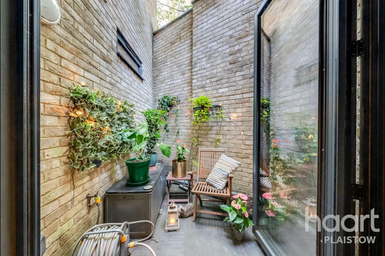 Duchess Drive, London, E13, photo 14