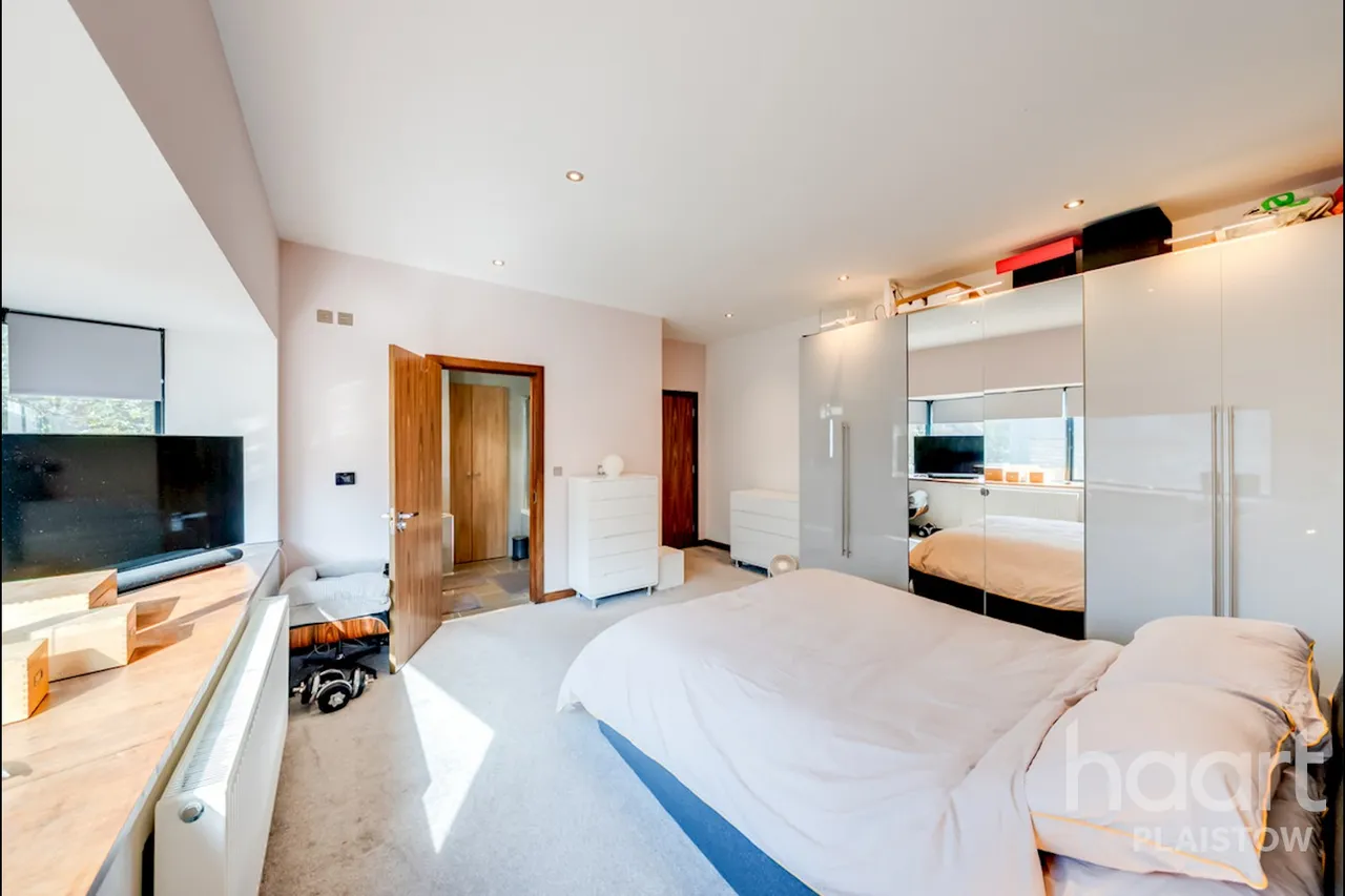 Duchess Drive, London, E13, photo 29