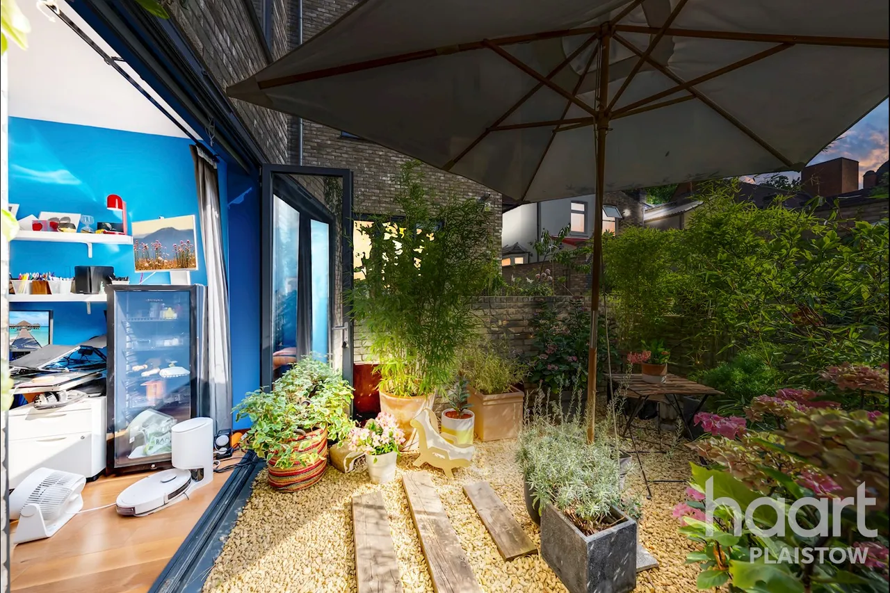 Duchess Drive, London, E13, photo 2