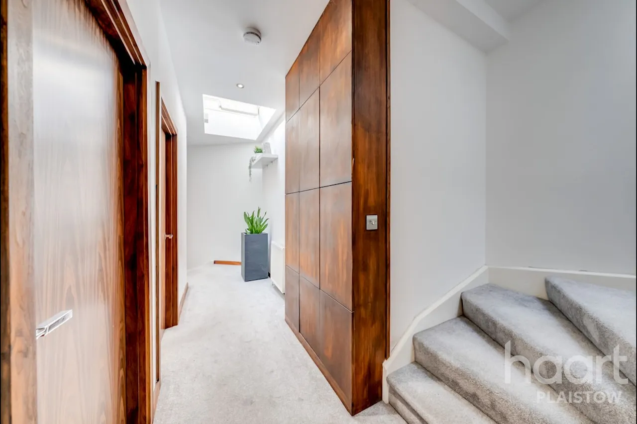 Duchess Drive, London, E13, photo 33