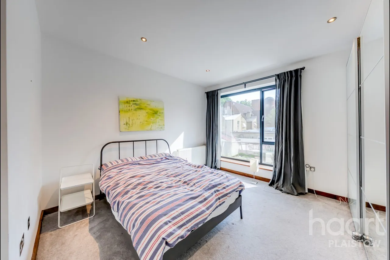 Duchess Drive, London, E13, photo 32