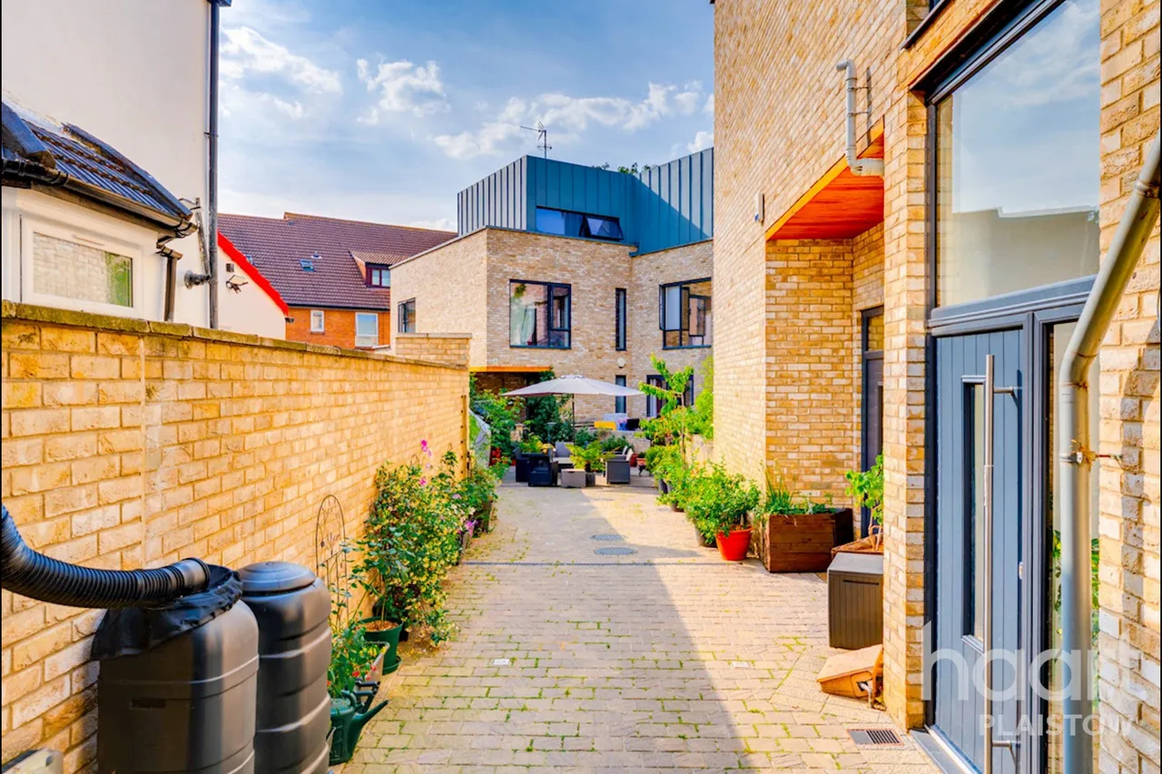 Duchess Drive, London, E13, photo 34