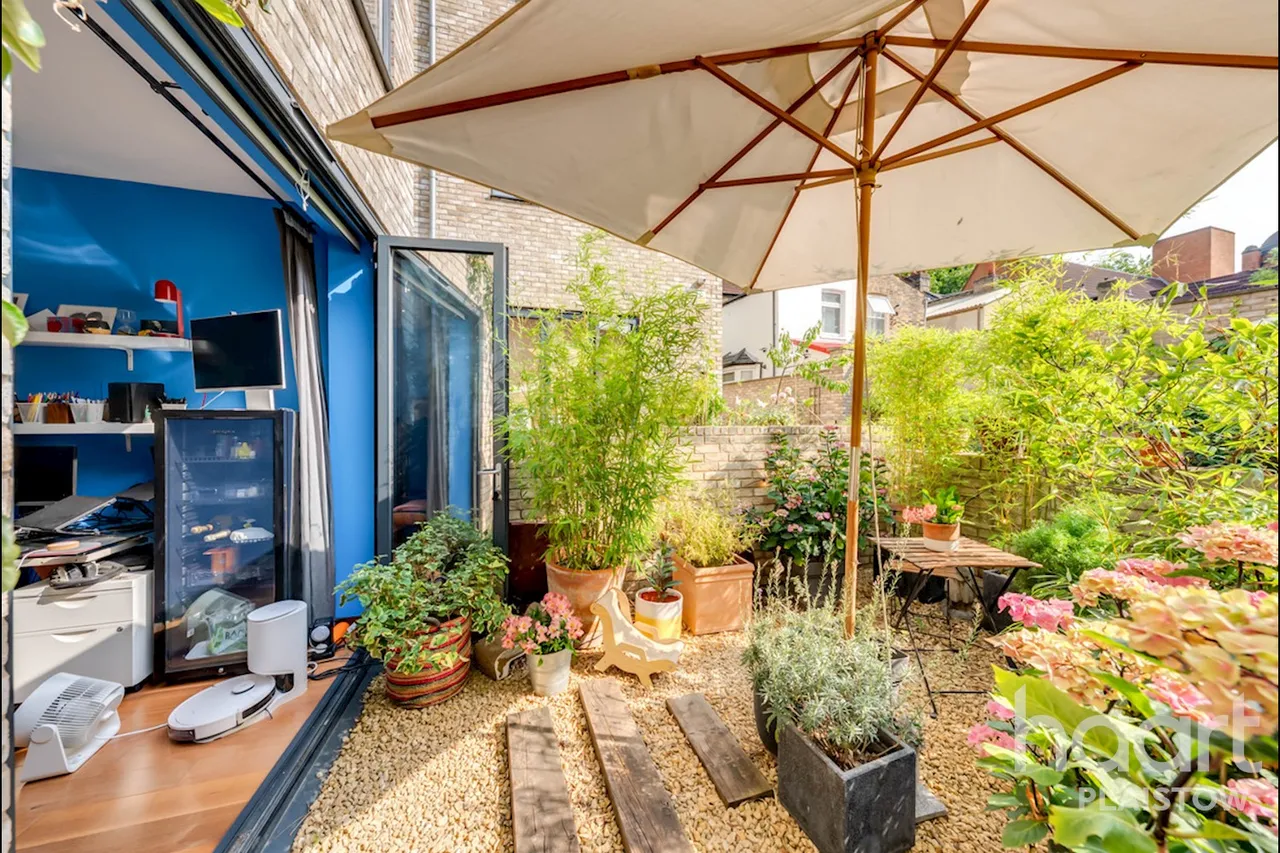 Duchess Drive, London, E13, photo 40
