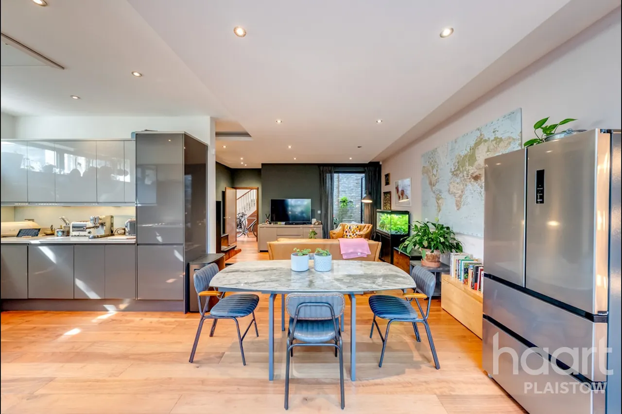 Duchess Drive, London, E13, photo 12