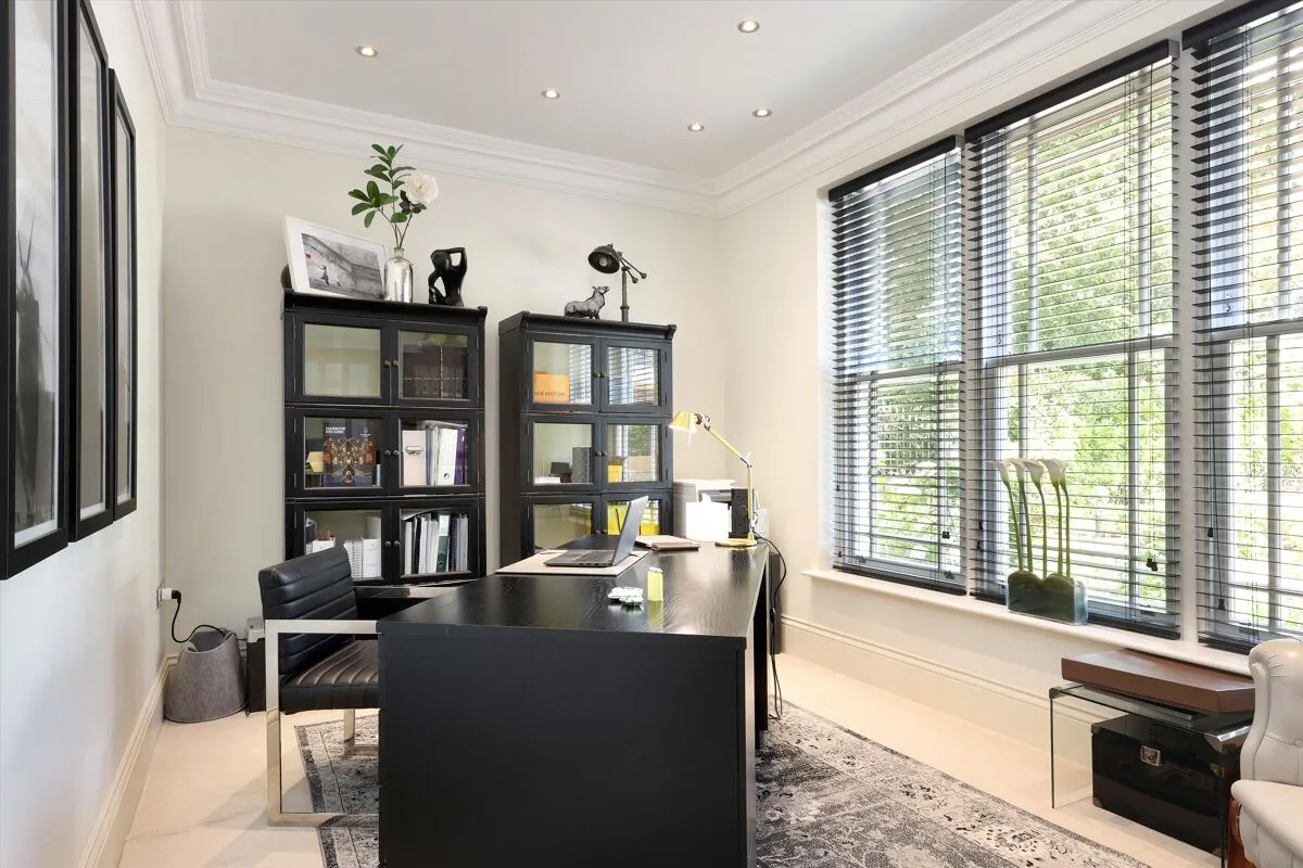 Abbots Drive, Wentworth, GU25, photo 9