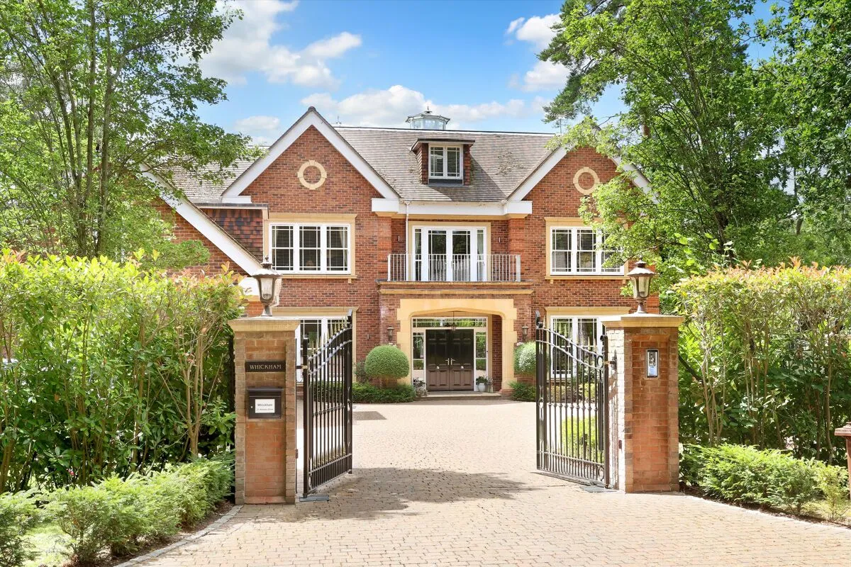6 bed house for sale, Abbots Drive, Wentworth, GU25