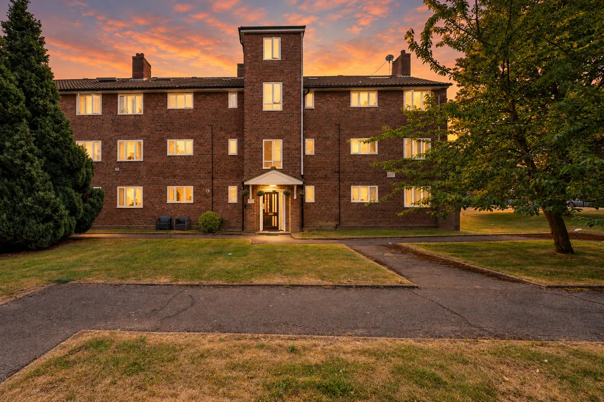 Morden, SM4, photo 2
