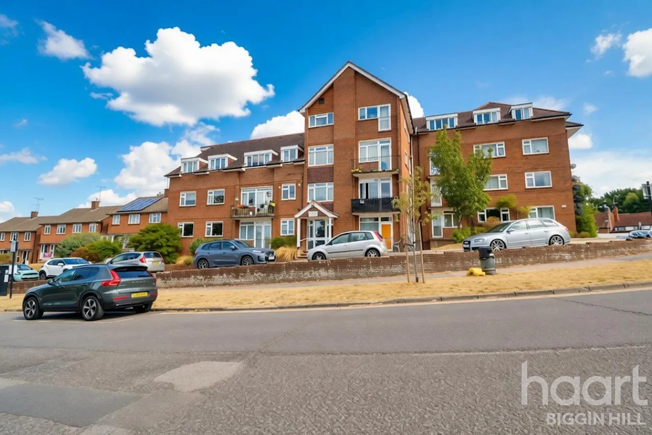 2 bed flat for sale, Croydon Road, Westerham, TN16