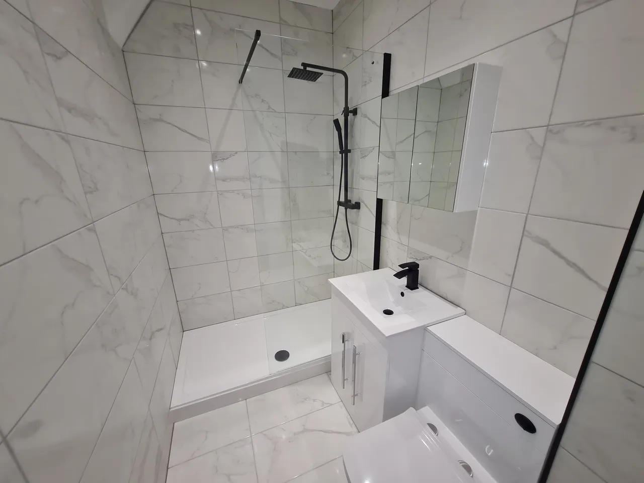 Argyle Street, LL11, photo 5