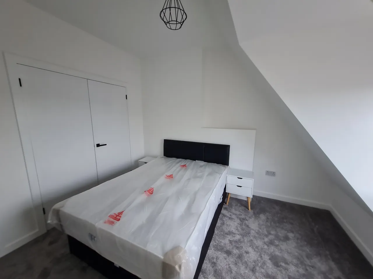Argyle Street, LL11, photo 4