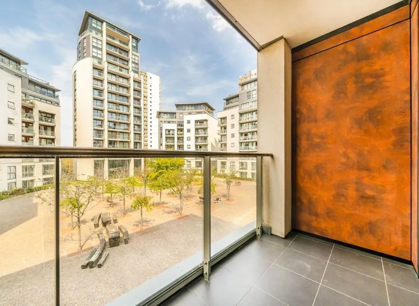 Pump House Crescent, Brentford, TW8, photo 6