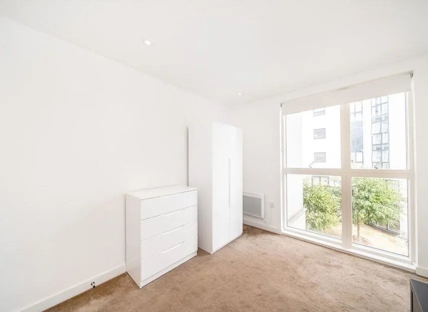 Pump House Crescent, Brentford, TW8, photo 4