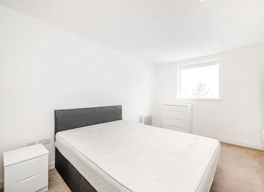 Pump House Crescent, Brentford, TW8, photo 5