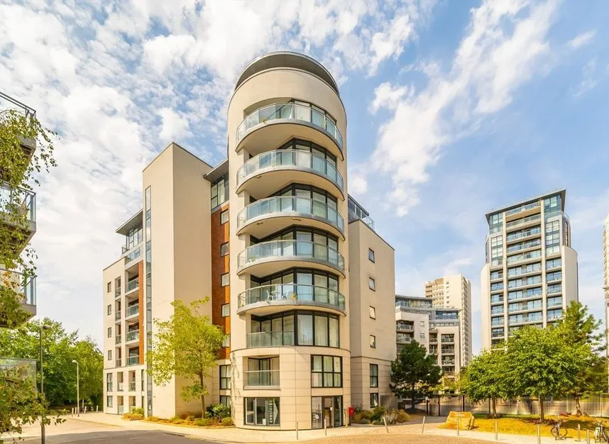 2 bed flat for sale — Pump House Crescent, Brentford, TW8